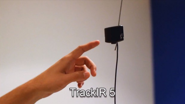 Skyrim mit Videobrille - den Headtracker TrackIR5 hängt Chris Zaharia an der Wand auf (Screenshot Golem.de)